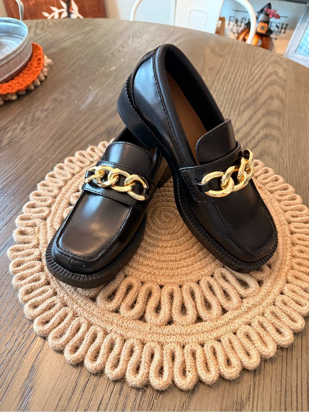 H&M Black Womens Chuncky Penny Loafers with Gold Chain Accent Sz 6.5